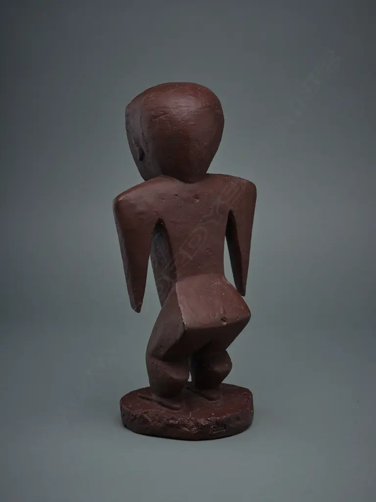 Resin cast of wood lineage figure, Image 1++